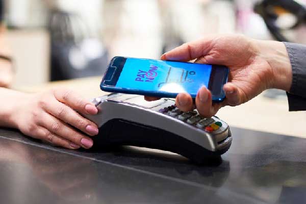 碧桂园服务启动组织架构调整并更换CFO，原CFO仍任执行总裁负责孵化业务板块